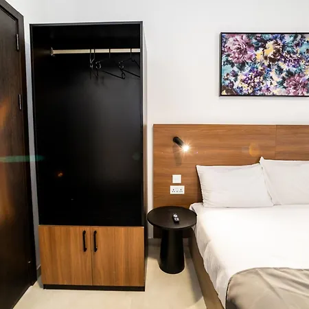 Comfortable In Great Location - By Hostmt Apartamento