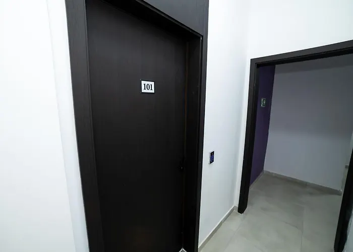 Comfortable In Great Location - By Hostmt *