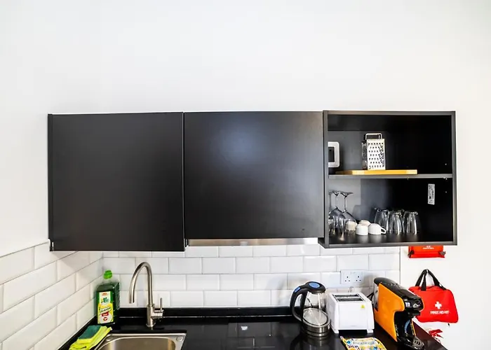 Comfortable In Great Location - By Hostmt Apartamento