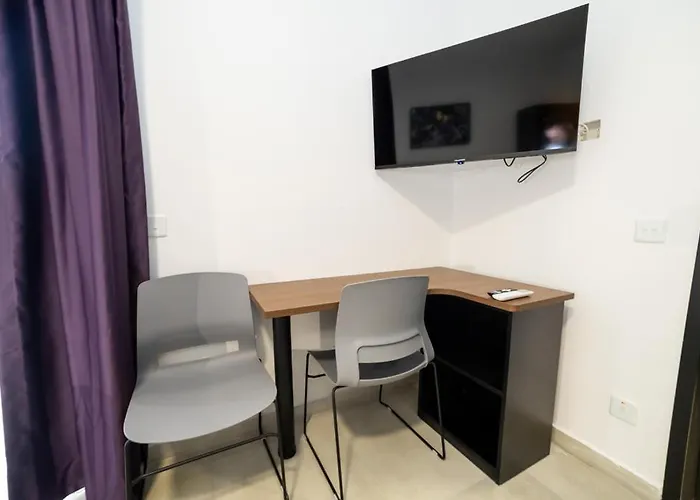 Comfortable In Great Location - By Hostmt *