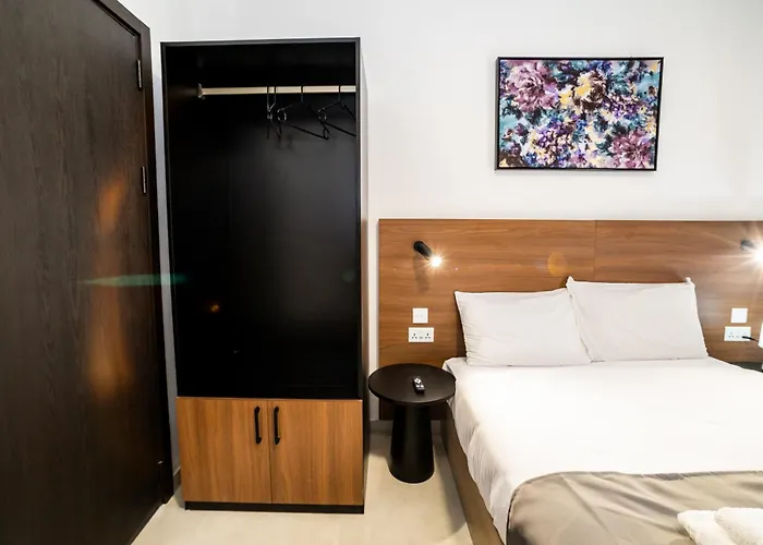 Comfortable In Great Location - By Hostmt Apartamento